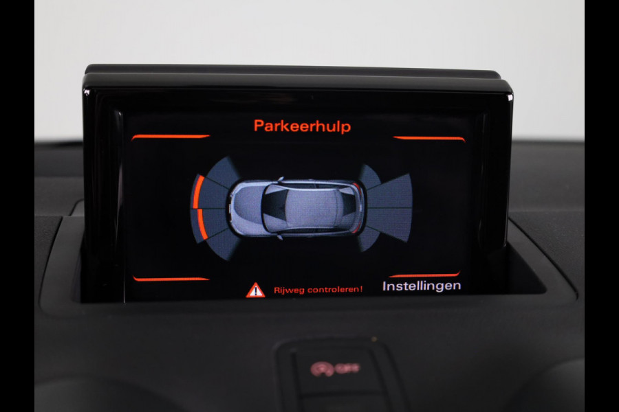 Audi A1 1.0 TFSI Adrenalin 95pk | Automaat | Panoramadak | Parkeerhulp V+A | Alarm | Privacy glas