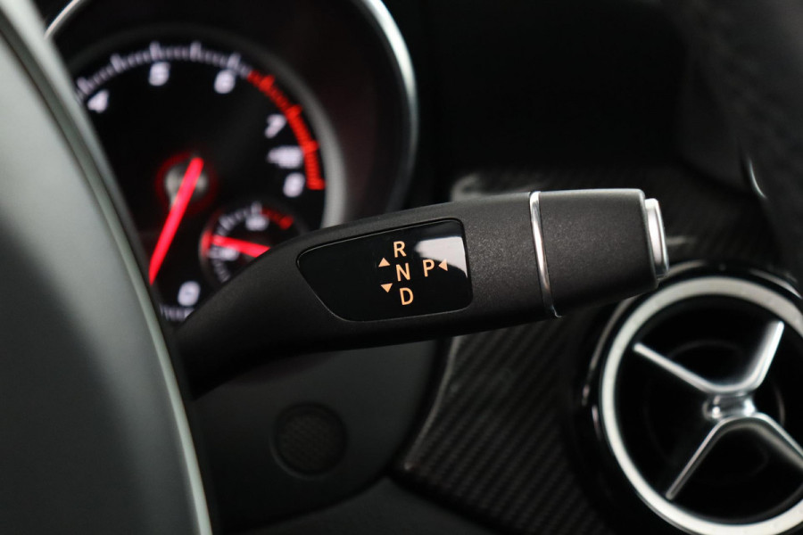 Mercedes-Benz GLA 200 Premium Plus AMG-Line (Dealer onderH, Navi, Camera, Climate Con, Parkeerhulp, Etc)