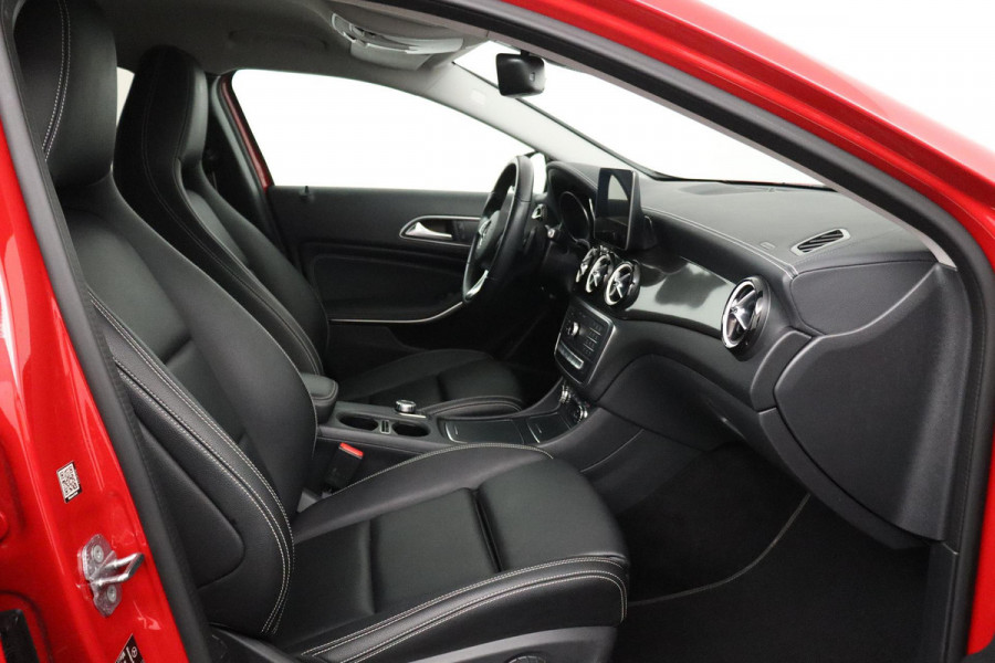 Mercedes-Benz GLA 200 Premium Plus AMG-Line (Dealer onderH, Navi, Camera, Climate Con, Parkeerhulp, Etc)
