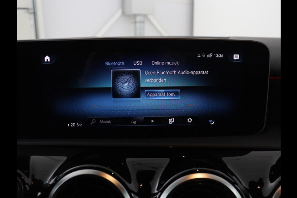 Mercedes-Benz A-Klasse 180 Business Solution AMG | Leder/alcantara | Stoelverwarming | Cruise control | Widescreen | Carplay | Climate control | Camera | Park assist |