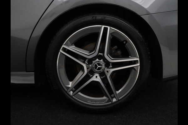 Mercedes-Benz A-Klasse 180 Business Solution AMG | Leder/alcantara | Stoelverwarming | Cruise control | Widescreen | Carplay | Climate control | Camera | Park assist |