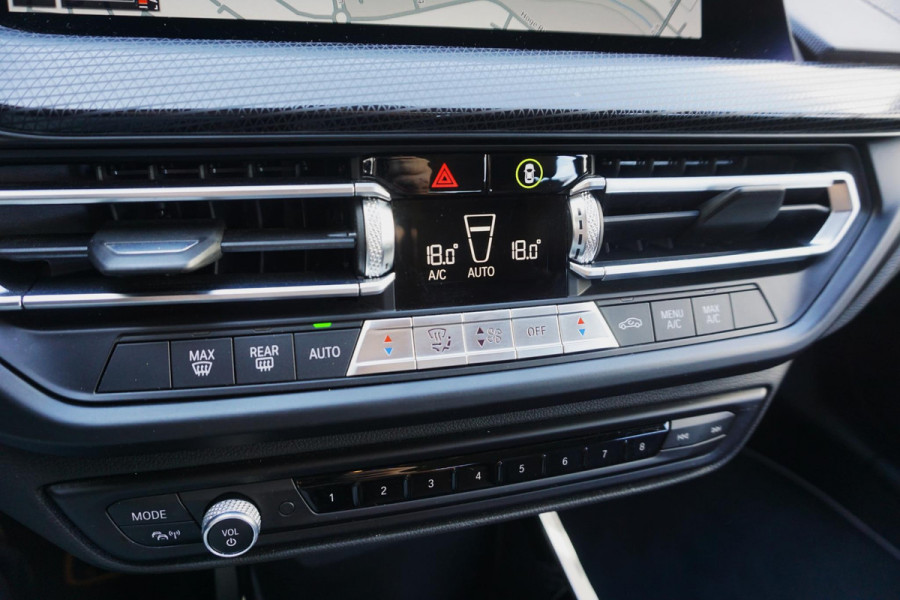 BMW 1-serie 118i Business Edition Luxury/Leer/1e Eigenaar/ CarPlay/LED.