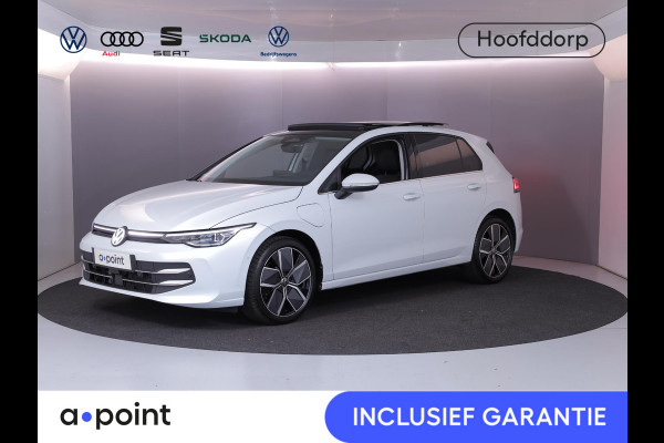 Volkswagen Golf 1.5 eHybrid Style Edition 204 pk Automaat (DSG) | Verlengde garantie | Navigatie | Panoramadak | Trekhaak (wegklapbaar) | Parkeersensoren (Park assist) | Achteruitrijcamera | Head-up display |