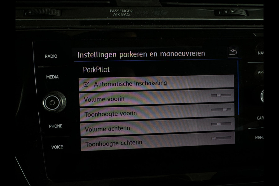 Volkswagen Touran 1.5 TSI R-Line 7p Pano|ACC|Keyless|Stoelverwarming|Carplay