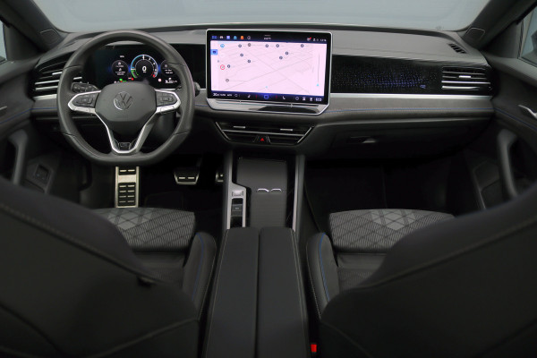 Volkswagen Passat Variant 1.5 eHybrid R-Line Edition | ACC | Panoramadak | Harman&Kardon | Massage | HUD | Trekhaak | iQ.Light | Stoelverwarming V+A | Zonnerollo's |