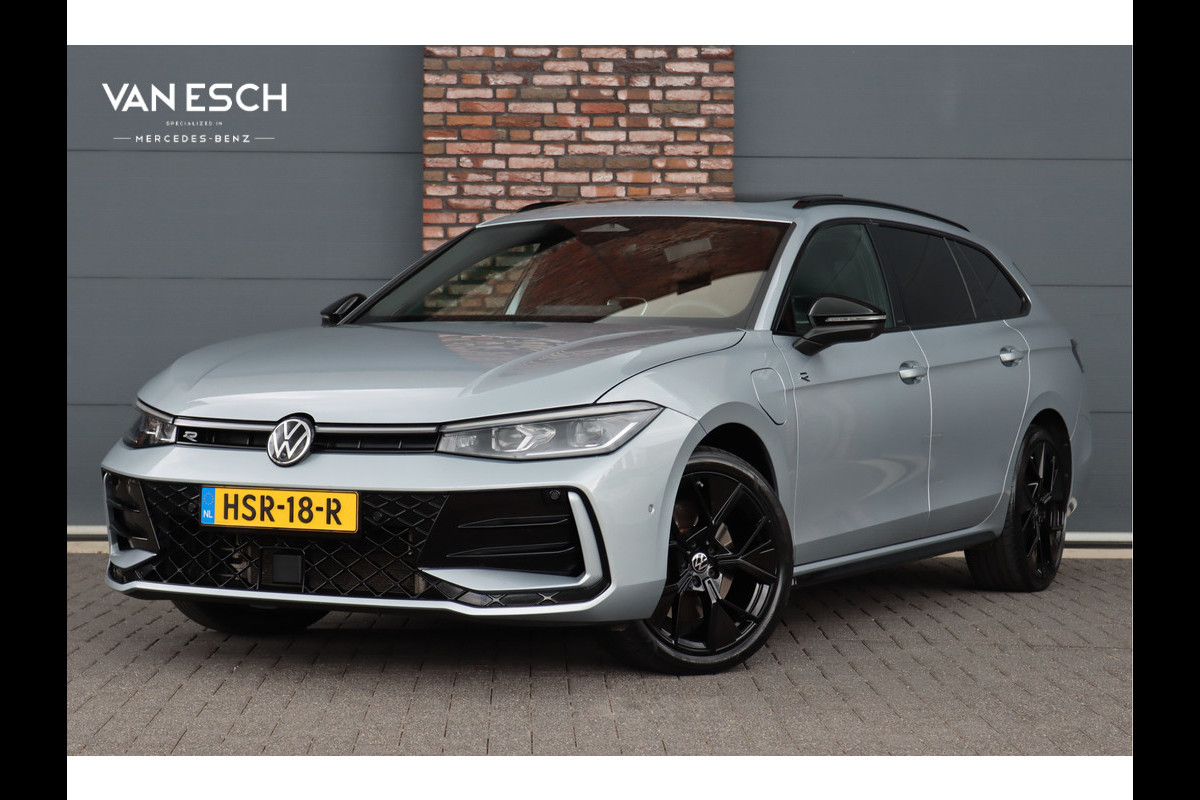Volkswagen Passat Variant 1.5 eHybrid R-Line Edition | ACC | Panoramadak | Harman&Kardon | Massage | HUD | Trekhaak | iQ.Light | Stoelverwarming V+A | Zonnerollo's |