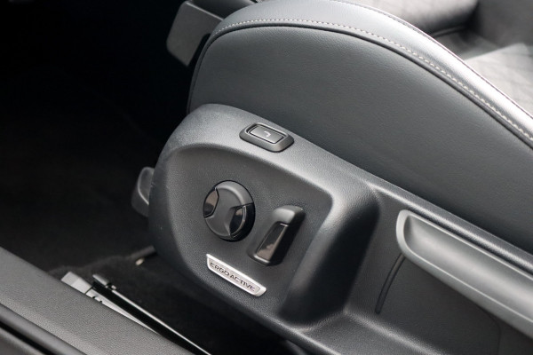 Volkswagen Passat Variant 1.5 eHybrid R-Line Edition | ACC | Panoramadak | Harman&Kardon | Massage | HUD | Trekhaak | iQ.Light | Stoelverwarming V+A | Zonnerollo's |