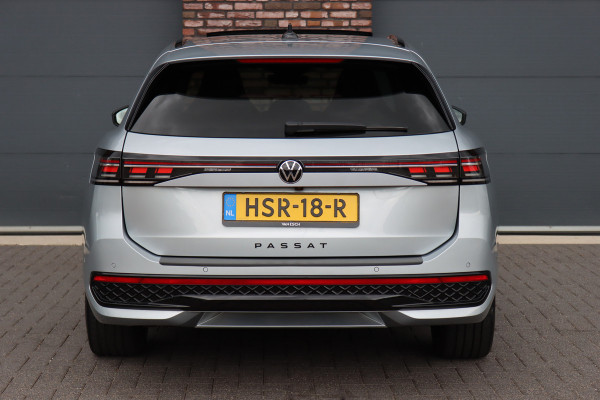 Volkswagen Passat Variant 1.5 eHybrid R-Line Edition | ACC | Panoramadak | Harman&Kardon | Massage | HUD | Trekhaak | iQ.Light | Stoelverwarming V+A | Zonnerollo's |