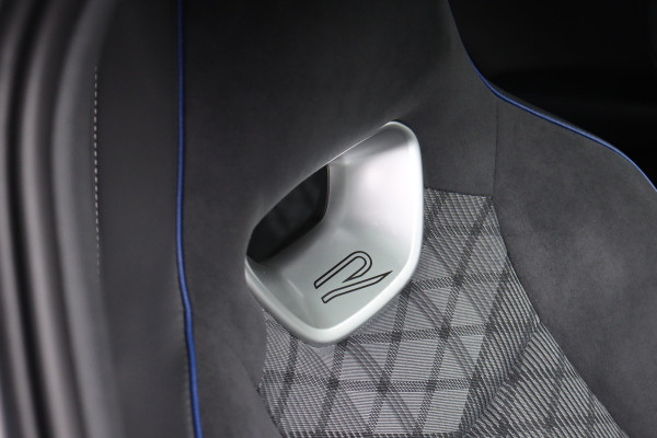Volkswagen Passat Variant 1.5 eHybrid R-Line Edition | ACC | Panoramadak | Harman&Kardon | Massage | HUD | Trekhaak | iQ.Light | Stoelverwarming V+A | Zonnerollo's |