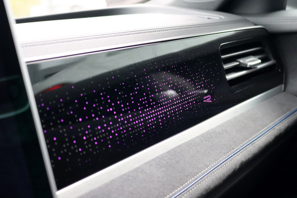 Volkswagen Passat Variant 1.5 eHybrid R-Line Edition | ACC | Panoramadak | Harman&Kardon | Massage | HUD | Trekhaak | iQ.Light | Stoelverwarming V+A | Zonnerollo's |