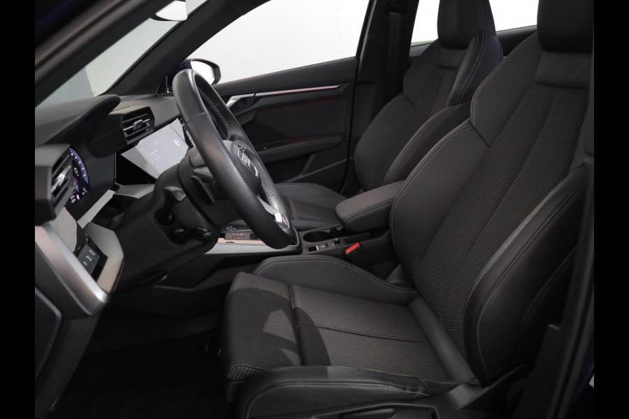 Audi A3 Limousine 35 TFSI S edition 150 pk S-tronic | Navigatie | Panoramadak | Parkeersensoren (Park assist) | Achteruitrijcamera | Matrix LED koplampen | B&O Soundsystem |