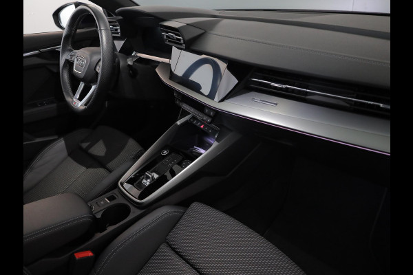 Audi A3 Limousine 35 TFSI S edition 150 pk S-tronic | Navigatie | Panoramadak | Parkeersensoren (Park assist) | Achteruitrijcamera | Matrix LED koplampen | B&O Soundsystem |