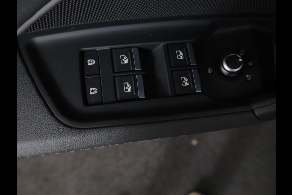 Audi A3 Limousine 35 TFSI S edition 150 pk S-tronic | Navigatie | Panoramadak | Parkeersensoren (Park assist) | Achteruitrijcamera | Matrix LED koplampen | B&O Soundsystem |