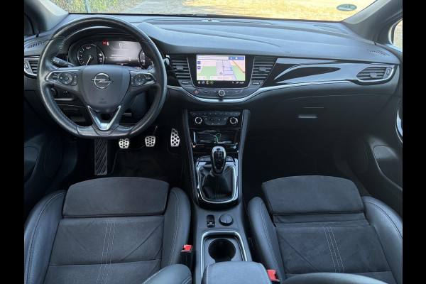Opel Astra Sports Tourer 1.2 Ultimate 2e Eigenaar l Trekhaak l Camera l Carplay l Navi l Alcantara-Leder l 17''Lmv l Stoelverw-Stuurverw l Net beurt gehad l Dodehoek l Rijstrooksensor l Pdc V+A l 6 Bak l N.A.P l 146pk l Bj 11-2020 l Apk tot 08-2028