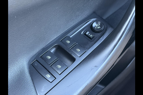 Opel Astra Sports Tourer 1.2 Ultimate 2e Eigenaar l Trekhaak l Camera l Carplay l Navi l Alcantara-Leder l 17''Lmv l Stoelverw-Stuurverw l Net beurt gehad l Dodehoek l Rijstrooksensor l Pdc V+A l 6 Bak l N.A.P l 146pk l Bj 11-2020 l Apk tot 08-2028