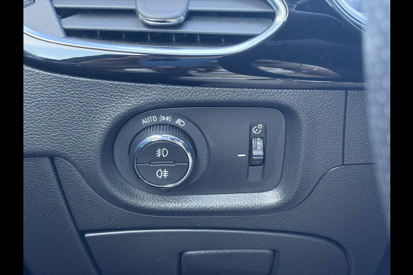 Opel Astra Sports Tourer 1.2 Ultimate 2e Eigenaar l Trekhaak l Camera l Carplay l Navi l Alcantara-Leder l 17''Lmv l Stoelverw-Stuurverw l Net beurt gehad l Dodehoek l Rijstrooksensor l Pdc V+A l 6 Bak l N.A.P l 146pk l Bj 11-2020 l Apk tot 08-2028