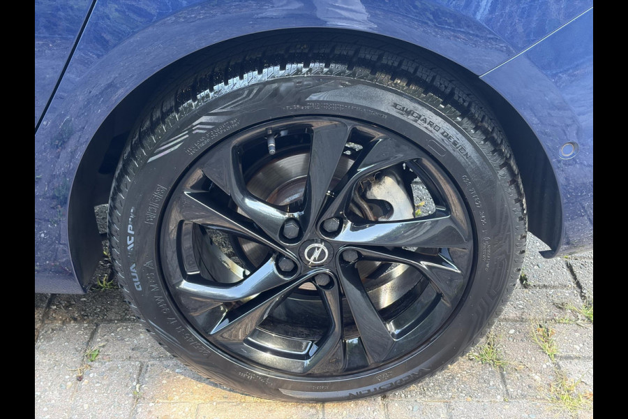 Opel Astra Sports Tourer 1.2 Ultimate 2e Eigenaar l Trekhaak l Camera l Carplay l Navi l Alcantara-Leder l 17''Lmv l Stoelverw-Stuurverw l Net beurt gehad l Dodehoek l Rijstrooksensor l Pdc V+A l 6 Bak l N.A.P l 146pk l Bj 11-2020 l Apk tot 08-2028