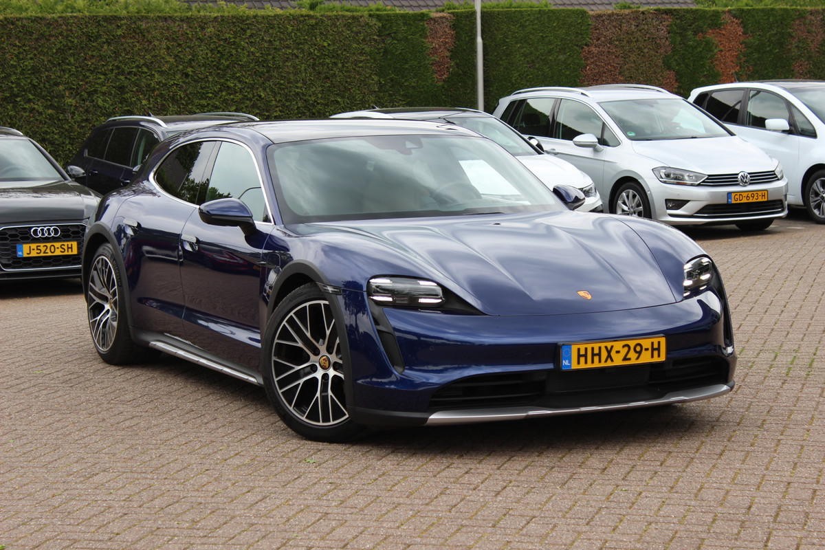 Porsche Taycan Cross Turismo 93 kWh / SoH 93,7% / Panoramadak / 360Camera / Luchtvering / Sportchrono / 20'' / Warmtepomp / Stoelverwarming 4x / DAB / CarPlay / Cruise Control