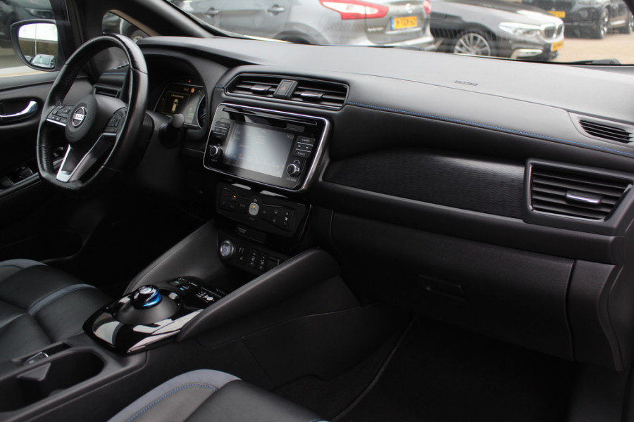 Nissan Leaf e+ Tekna 62 kWh / Trekhaak / 360Camera / Leder / Keyless / 17'' / CarPlay / Dodehoek / DAB / ACC / Stoelverwarming 4x / Warmtepomp