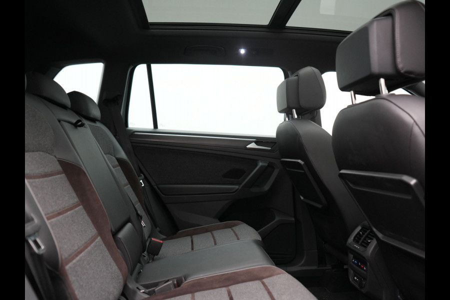 Seat Tarraco 1.4 TSI e-Hybrid Xcellence PHEV 245pk | Trekhaak Af Fabriek | Panodak | Adaptive Cruise | Camera | Sportstoelen & Stuur Verwarmd | Blis | Keyless | Apple Carplay | Virtual | Navigatie | DAB | 19"L.M | Plug In Hybrid |