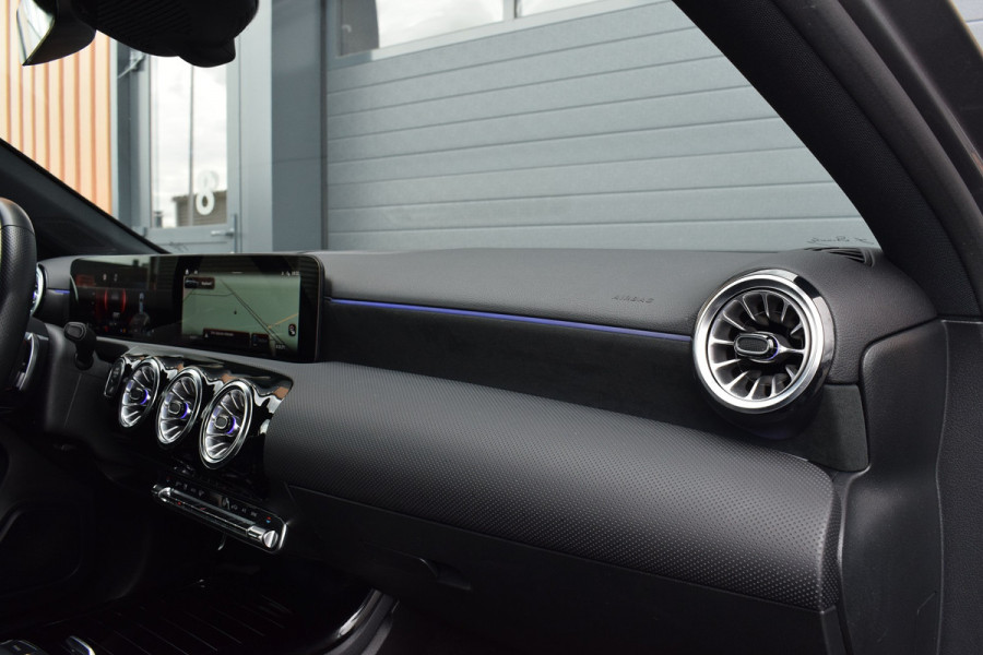 Mercedes-Benz A-Klasse 200 AMG Line Pano | Camera | Sfeer | LED