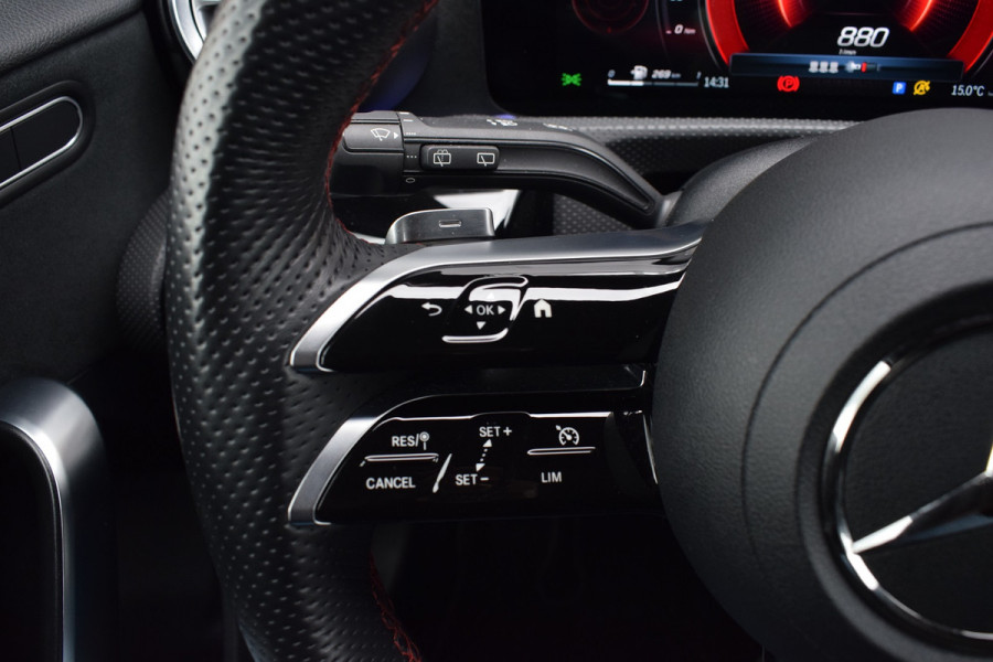 Mercedes-Benz A-Klasse 200 AMG Line Pano | Camera | Sfeer | LED