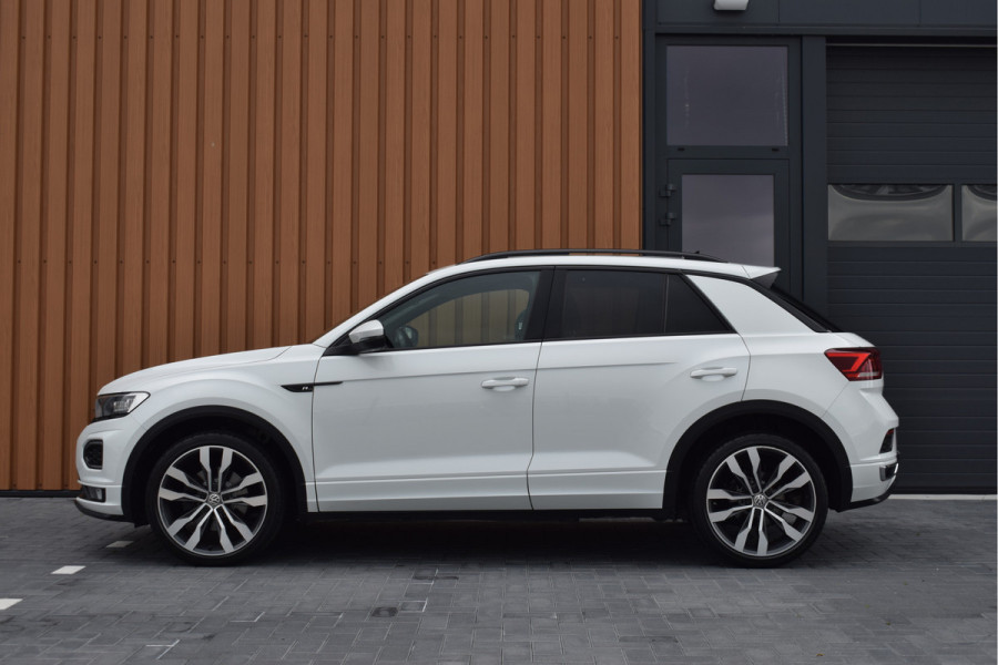 Volkswagen T-Roc 1.5 TSI 150pk DSG R-line Black style Pano | Trekhaak | Beats | 19"
