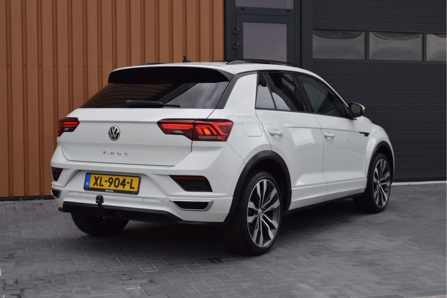 Volkswagen T-Roc 1.5 TSI 150pk DSG R-line Black style Pano | Trekhaak | Beats | 19"