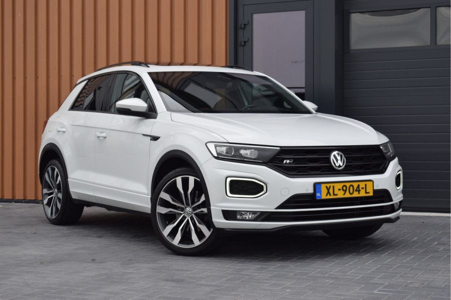 Volkswagen T-Roc 1.5 TSI 150pk DSG R-line Black style Pano | Trekhaak | Beats | 19"