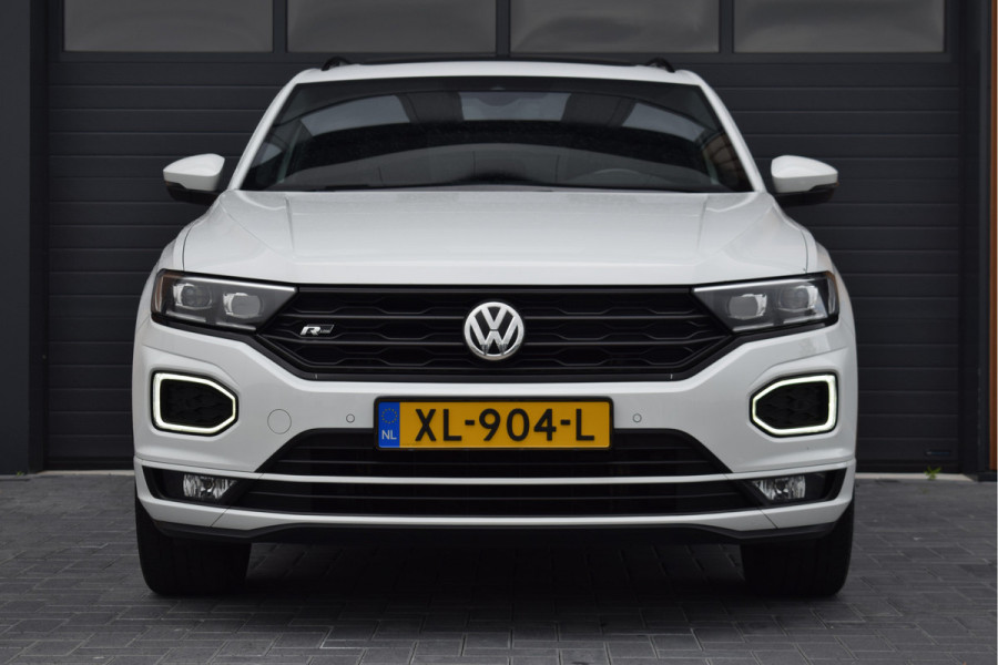 Volkswagen T-Roc 1.5 TSI 150pk DSG R-line Black style Pano | Trekhaak | Beats | 19"