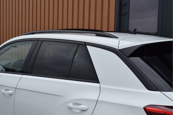 Volkswagen T-Roc 1.5 TSI 150pk DSG R-line Black style Pano | Trekhaak | Beats | 19"