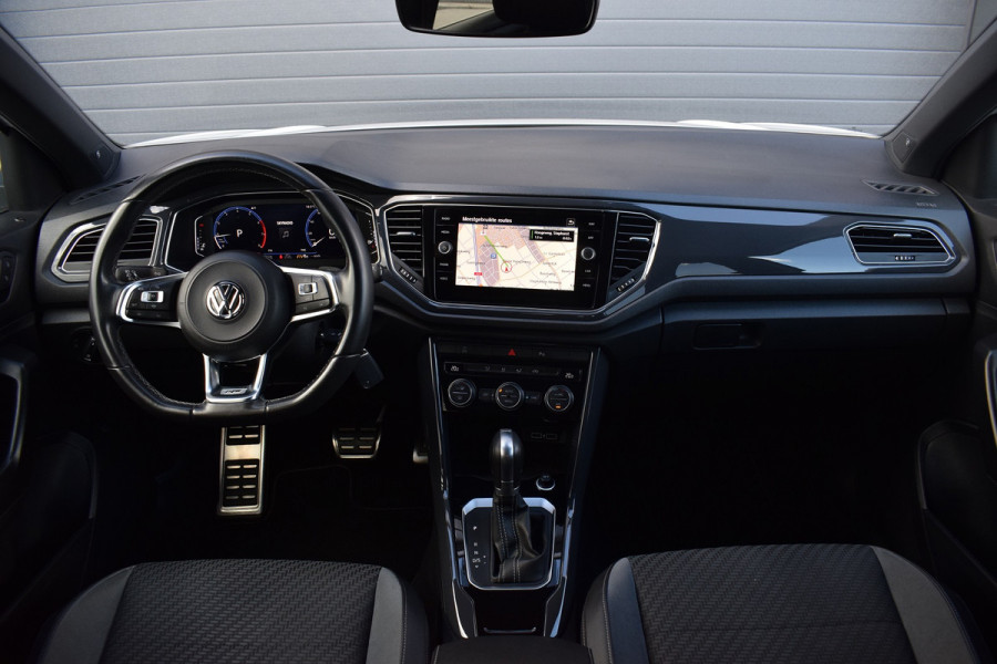 Volkswagen T-Roc 1.5 TSI 150pk DSG R-line Black style Pano | Trekhaak | Beats | 19"