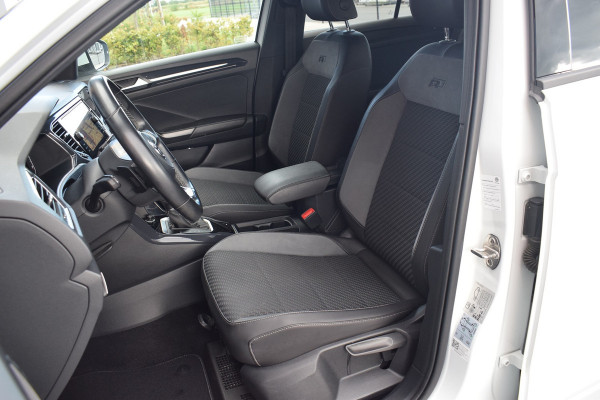 Volkswagen T-Roc 1.5 TSI 150pk DSG R-line Black style Pano | Trekhaak | Beats | 19"
