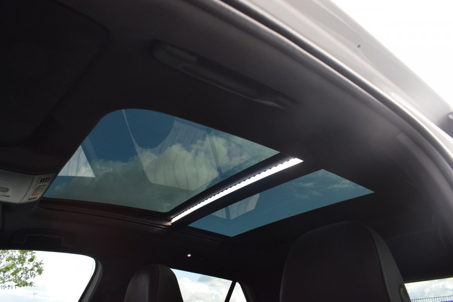 Volkswagen T-Roc 1.5 TSI 150pk DSG R-line Black style Pano | Trekhaak | Beats | 19"
