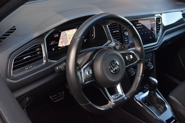 Volkswagen T-Roc 1.5 TSI 150pk DSG R-line Black style Pano | Trekhaak | Beats | 19"