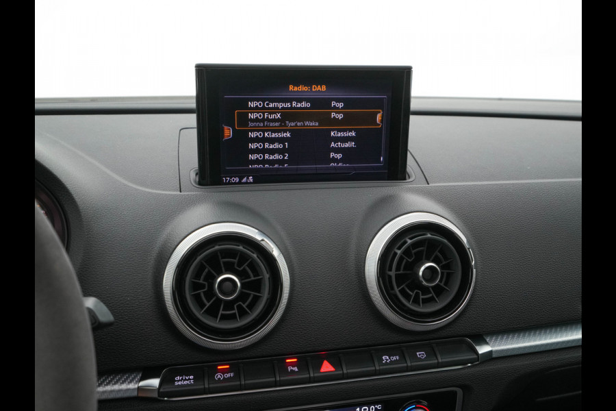 Audi RS3 Sportback 2.5 TFSI Quattro *RS-SEATS | PANO | ADAPTIVE-CRUISE | NAPPA-LEATHER | BANG&OLUFSEN | CAMERA | KEYLESS | BLINDSPOT | NAVI-FULLMAP | DIGI-COCKPIT | PRIVACY-GLASS | SHIFTPADDLES | CARBON-INLAY | 19''ALU*