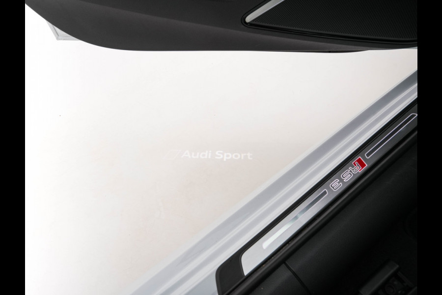 Audi RS3 Sportback 2.5 TFSI Quattro *RS-SEATS | PANO | ADAPTIVE-CRUISE | NAPPA-LEATHER | BANG&OLUFSEN | CAMERA | KEYLESS | BLINDSPOT | NAVI-FULLMAP | DIGI-COCKPIT | PRIVACY-GLASS | SHIFTPADDLES | CARBON-INLAY | 19''ALU*