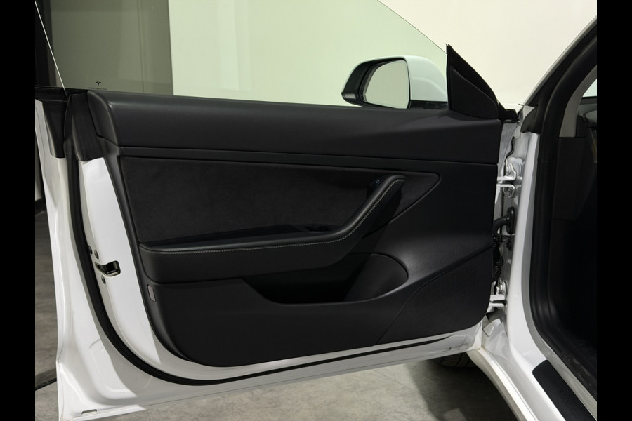 Tesla Model 3 Standard RWD Plus 60 kWh | Panoramadak | zwart leer | ACC