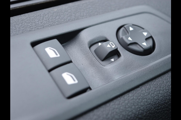 Peugeot Expert GB L3H1 75KWH LED Laadruimte verlichting  /  Houten afwerking laadruimte  /  Surround NAV pakket  /  Geïsoleerde comfort scheidingswand met vaste ruit  /  Reservewiel