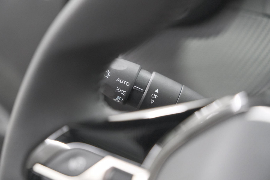 Peugeot e-2008 EV Allure 54 kWh | SOH 97,2% | 360 Camera | Dodehoekdetectie | 11 KW Lader | Apple Carplay