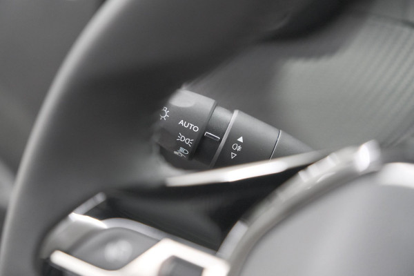 Peugeot e-2008 EV Allure 54 kWh | SOH 97,2% | 360 Camera | Dodehoekdetectie | 11 KW Lader | Apple Carplay