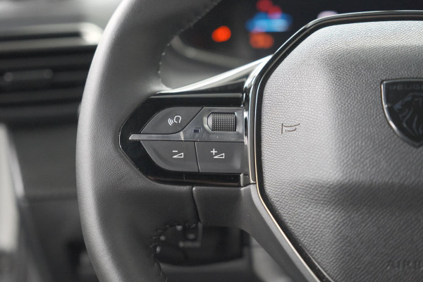 Peugeot e-2008 EV Allure 54 kWh | SOH 97,2% | 360 Camera | Dodehoekdetectie | 11 KW Lader | Apple Carplay