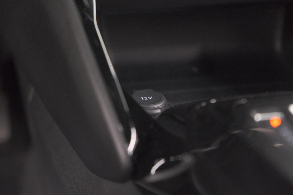 Peugeot e-2008 EV Allure 54 kWh | SOH 97,2% | 360 Camera | Dodehoekdetectie | 11 KW Lader | Apple Carplay