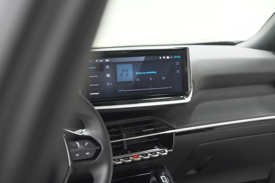Peugeot e-2008 EV Allure 54 kWh | SOH 97,2% | 360 Camera | Dodehoekdetectie | 11 KW Lader | Apple Carplay