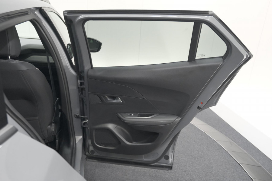 Peugeot e-2008 EV Allure 54 kWh | SOH 97,2% | 360 Camera | Dodehoekdetectie | 11 KW Lader | Apple Carplay