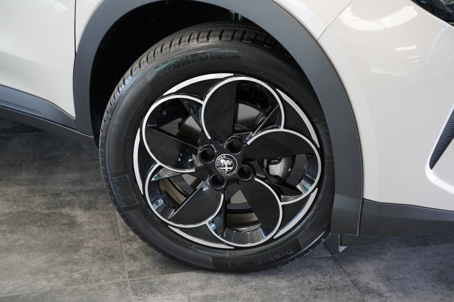 Alfa Romeo junior Elettrica 54 kWh PDC ACC 18" LED