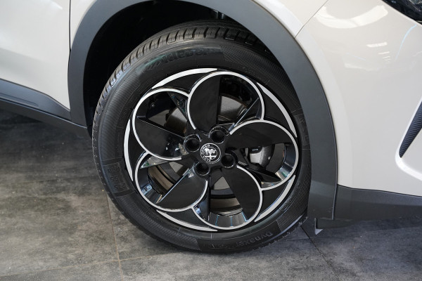 Alfa Romeo junior Elettrica 54 kWh PDC ACC 18" LED