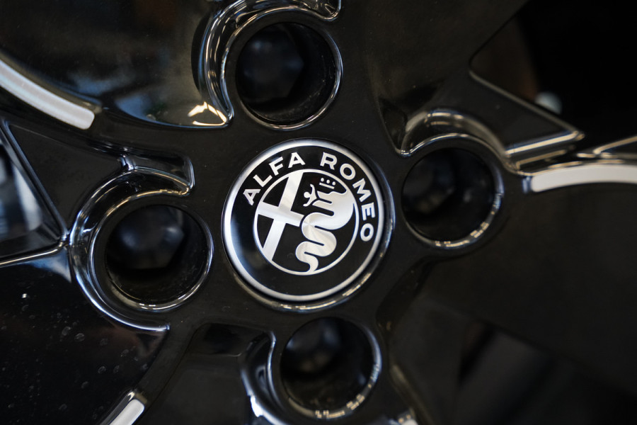 Alfa Romeo junior Elettrica 54 kWh PDC ACC 18" LED