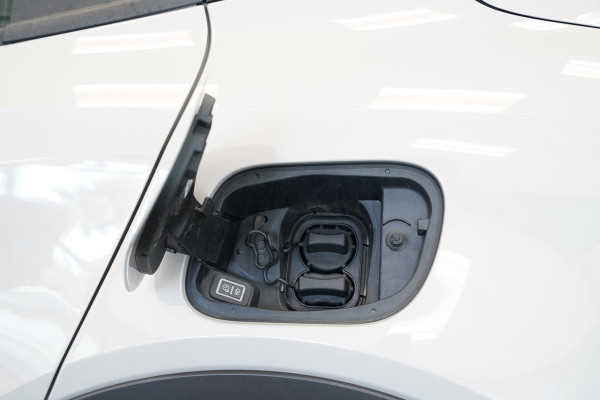 Alfa Romeo junior Elettrica 54 kWh PDC ACC 18" LED