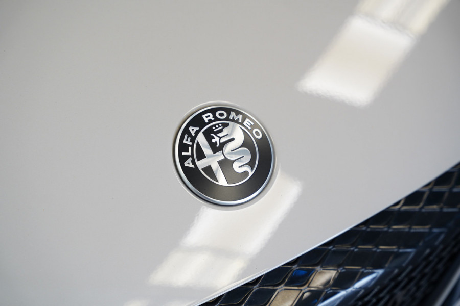 Alfa Romeo junior Elettrica 54 kWh PDC ACC 18" LED